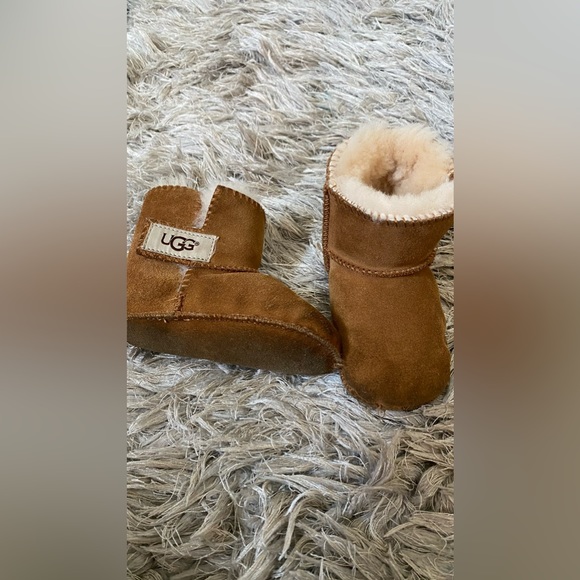 UGG Baby Erin Bootie in Chestnut Size M - Picture 3 of 5